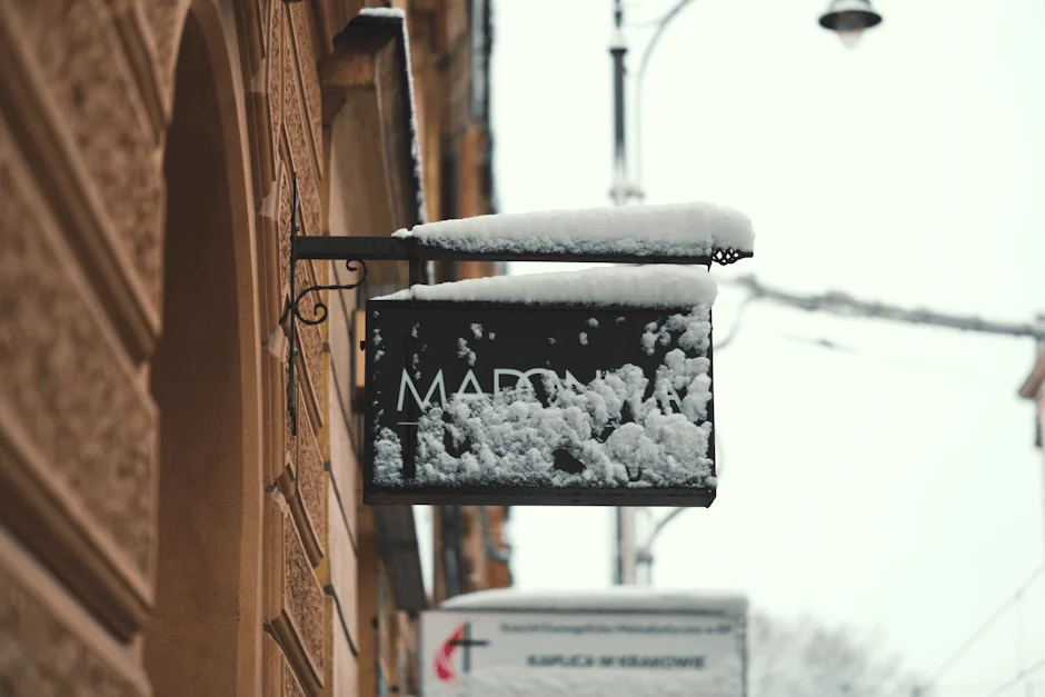 Israel Strikes Kill IRGC Intelligence Chief in Damascus